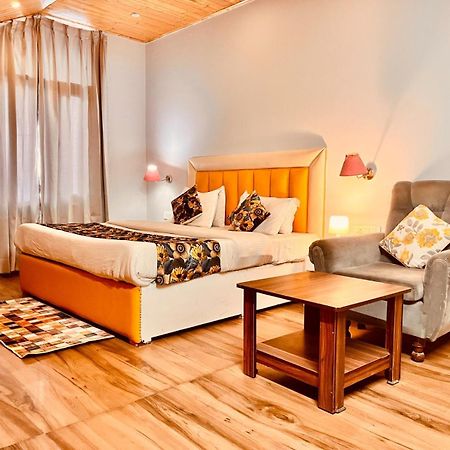 Hadimba Hill View By Hadimba Palace, Manali - Premium Room ! Family Hotel ! Parking ! Near Hadimba Temple Екстериор снимка