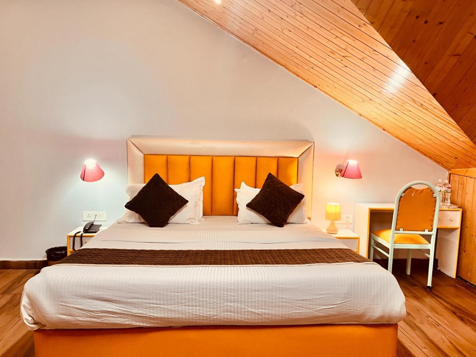 Hadimba Hill View By Hadimba Palace, Manali - Premium Room ! Family Hotel ! Parking ! Near Hadimba Temple Екстериор снимка