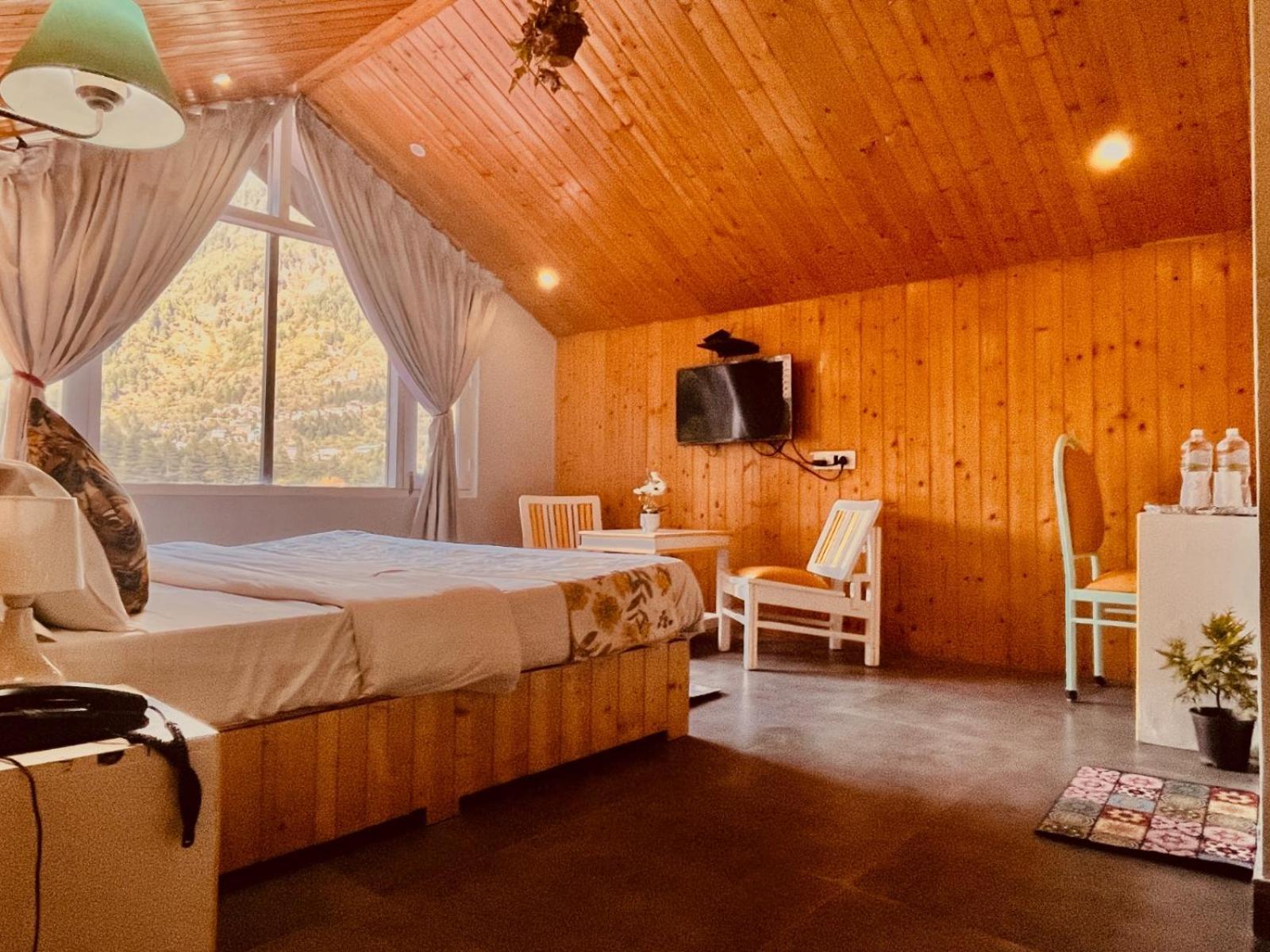 Hadimba Hill View By Hadimba Palace, Manali - Premium Room ! Family Hotel ! Parking ! Near Hadimba Temple Екстериор снимка