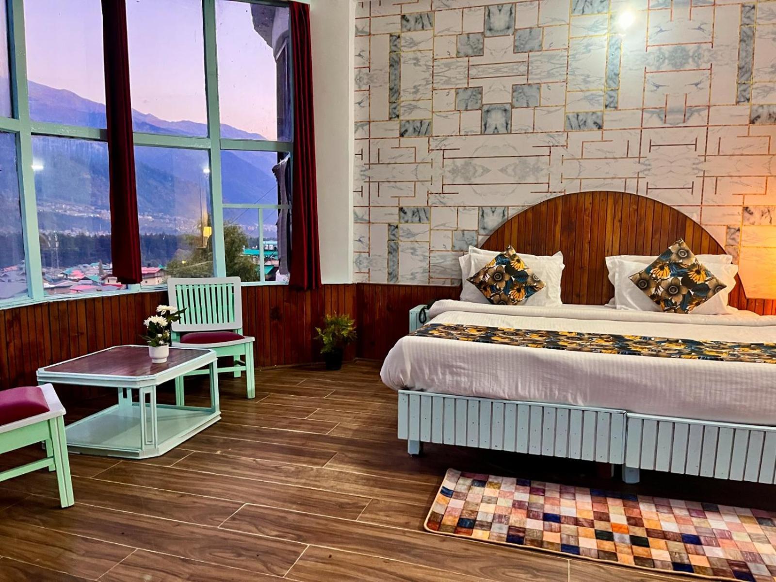 Hadimba Hill View By Hadimba Palace, Manali - Premium Room ! Family Hotel ! Parking ! Near Hadimba Temple Екстериор снимка