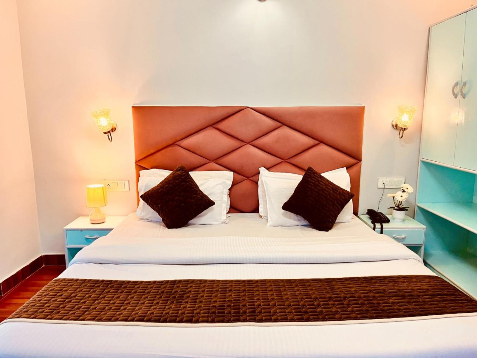Hadimba Hill View By Hadimba Palace, Manali - Premium Room ! Family Hotel ! Parking ! Near Hadimba Temple Екстериор снимка