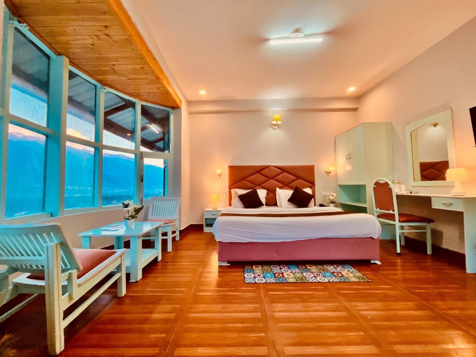 Hadimba Hill View By Hadimba Palace, Manali - Premium Room ! Family Hotel ! Parking ! Near Hadimba Temple Екстериор снимка