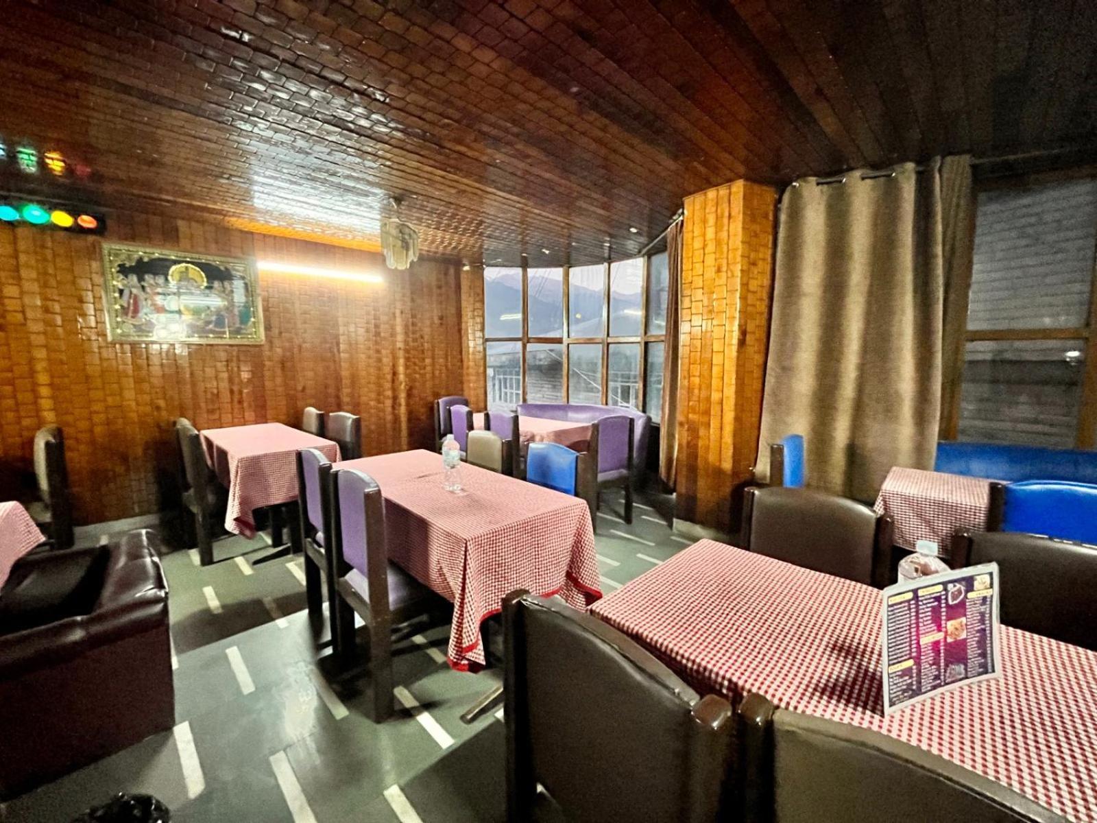 Hadimba Hill View By Hadimba Palace, Manali - Premium Room ! Family Hotel ! Parking ! Near Hadimba Temple Екстериор снимка