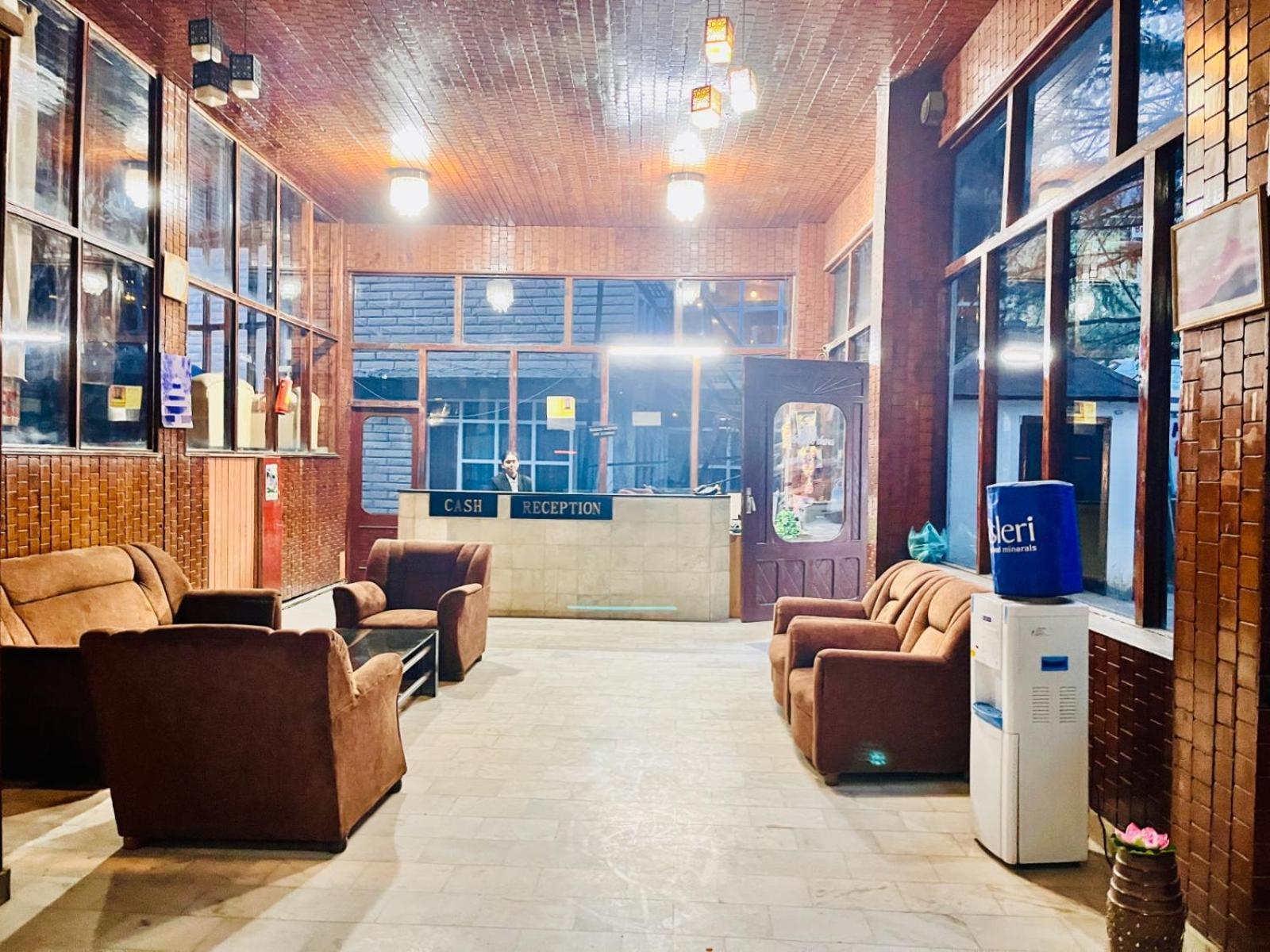 Hadimba Hill View By Hadimba Palace, Manali - Premium Room ! Family Hotel ! Parking ! Near Hadimba Temple Екстериор снимка