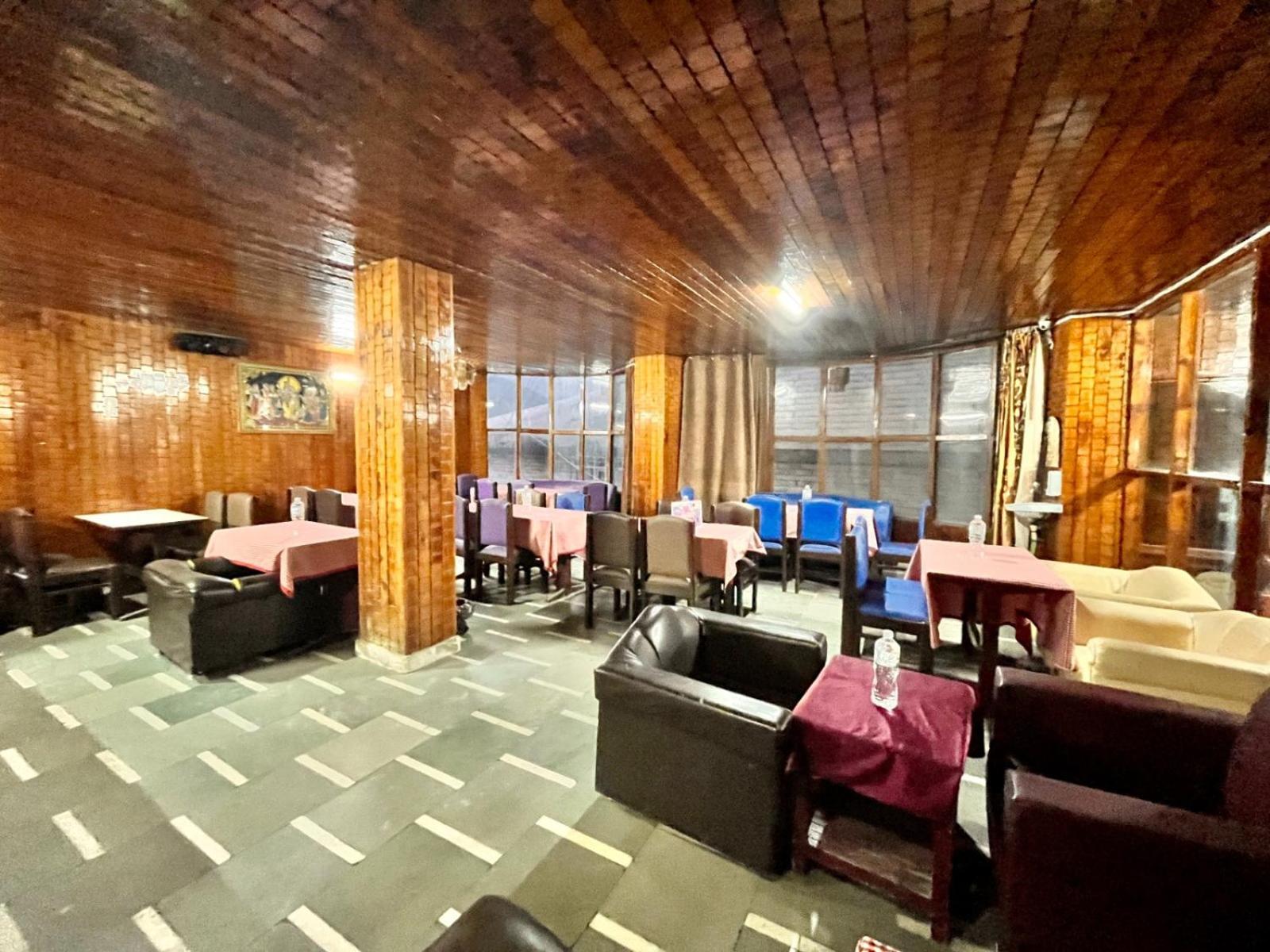 Hadimba Hill View By Hadimba Palace, Manali - Premium Room ! Family Hotel ! Parking ! Near Hadimba Temple Екстериор снимка