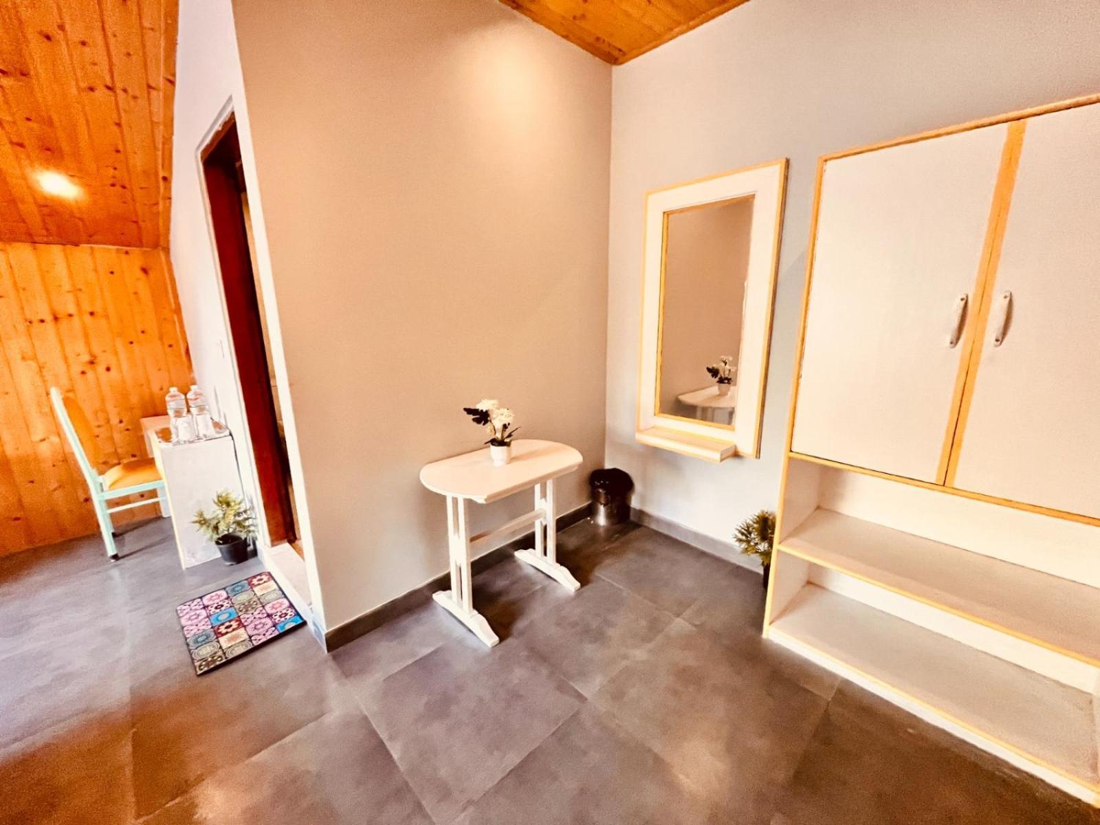 Hadimba Hill View By Hadimba Palace, Manali - Premium Room ! Family Hotel ! Parking ! Near Hadimba Temple Екстериор снимка