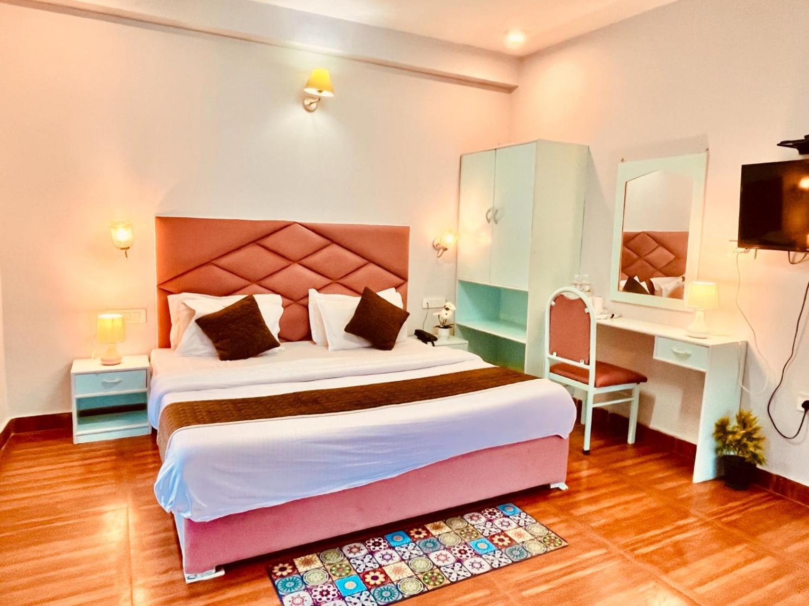 Hadimba Hill View By Hadimba Palace, Manali - Premium Room ! Family Hotel ! Parking ! Near Hadimba Temple Екстериор снимка