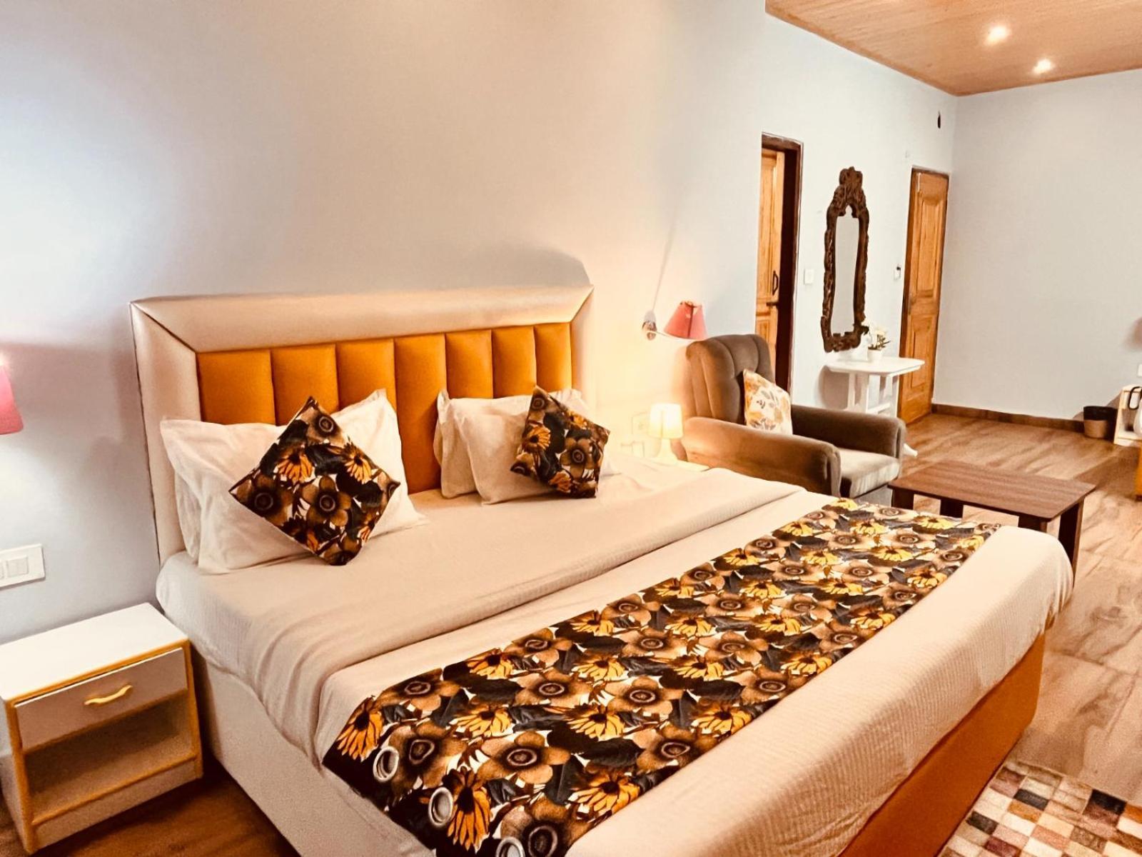 Hadimba Hill View By Hadimba Palace, Manali - Premium Room ! Family Hotel ! Parking ! Near Hadimba Temple Екстериор снимка