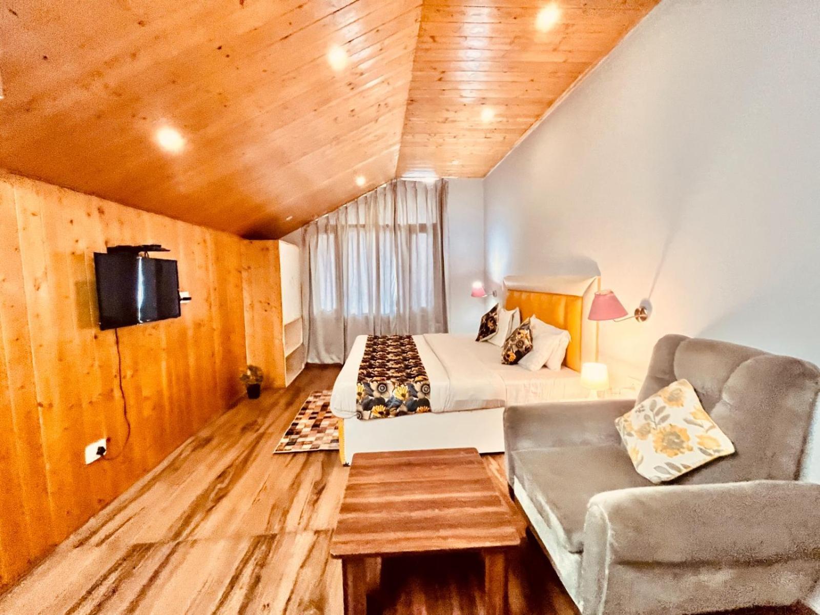 Hadimba Hill View By Hadimba Palace, Manali - Premium Room ! Family Hotel ! Parking ! Near Hadimba Temple Екстериор снимка