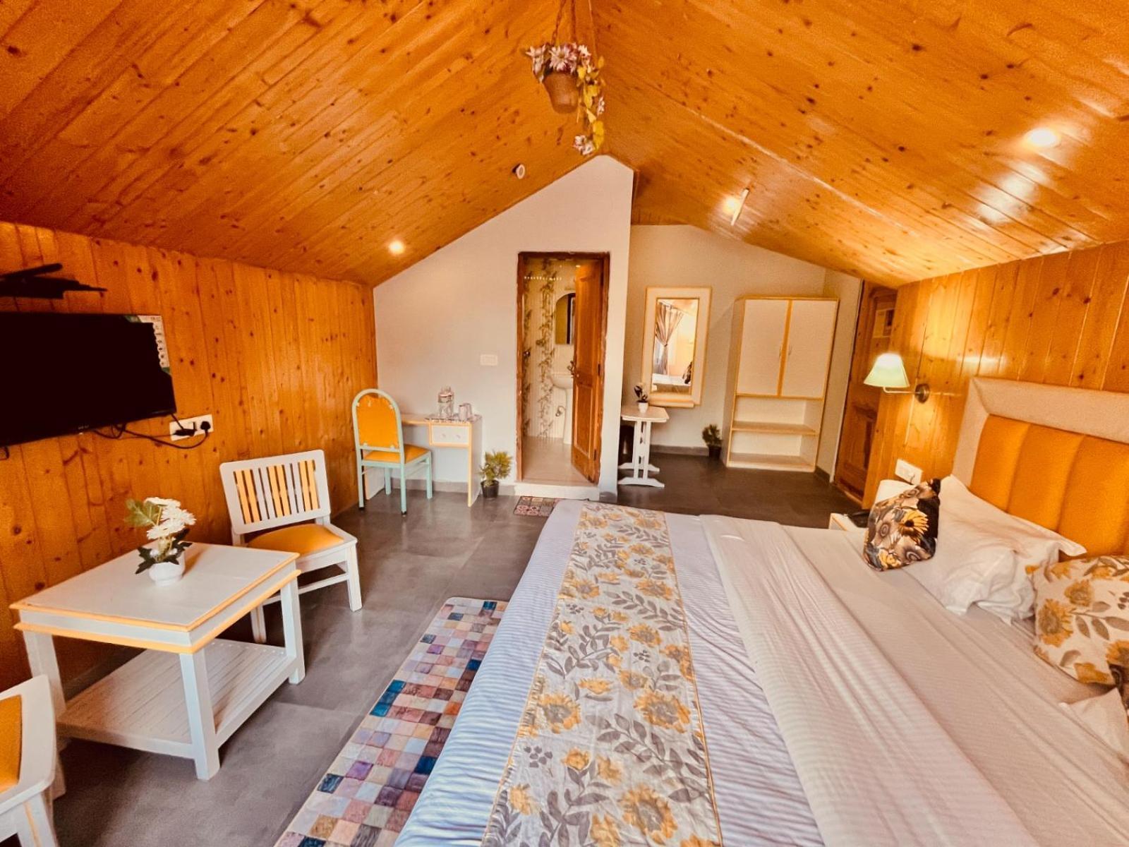 Hadimba Hill View By Hadimba Palace, Manali - Premium Room ! Family Hotel ! Parking ! Near Hadimba Temple Екстериор снимка