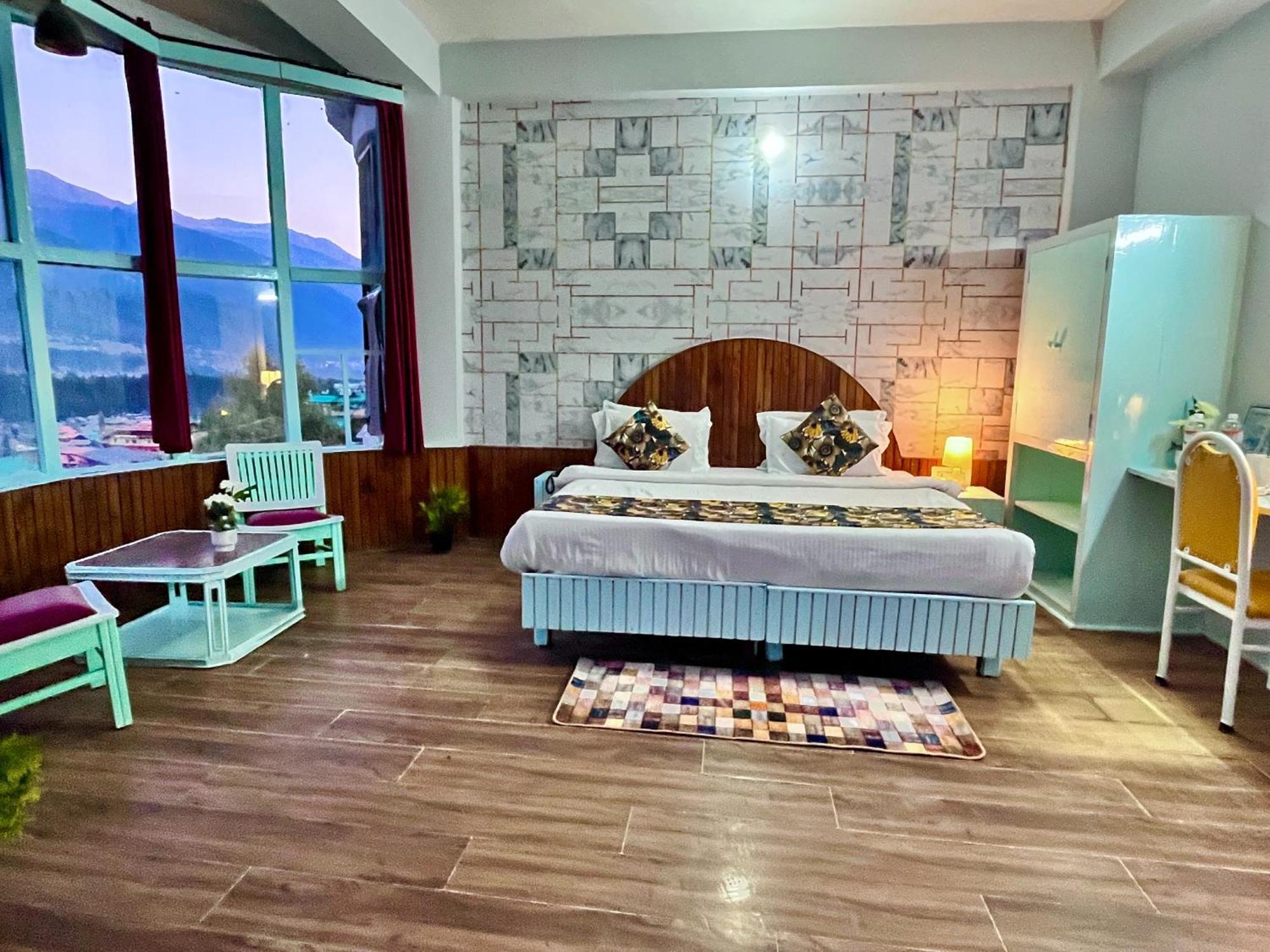 Hadimba Hill View By Hadimba Palace, Manali - Premium Room ! Family Hotel ! Parking ! Near Hadimba Temple Екстериор снимка
