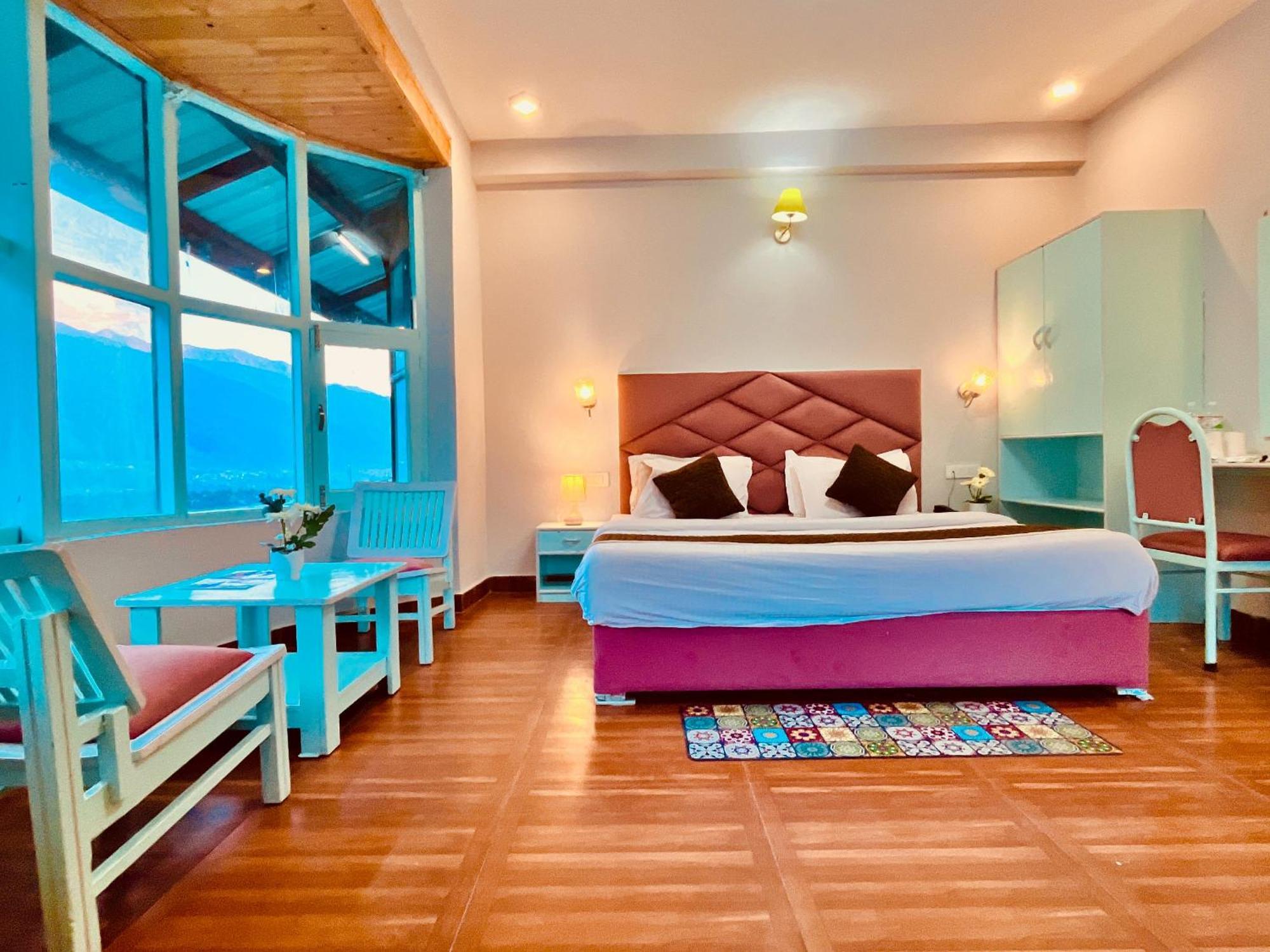 Hadimba Hill View By Hadimba Palace, Manali - Premium Room ! Family Hotel ! Parking ! Near Hadimba Temple Екстериор снимка
