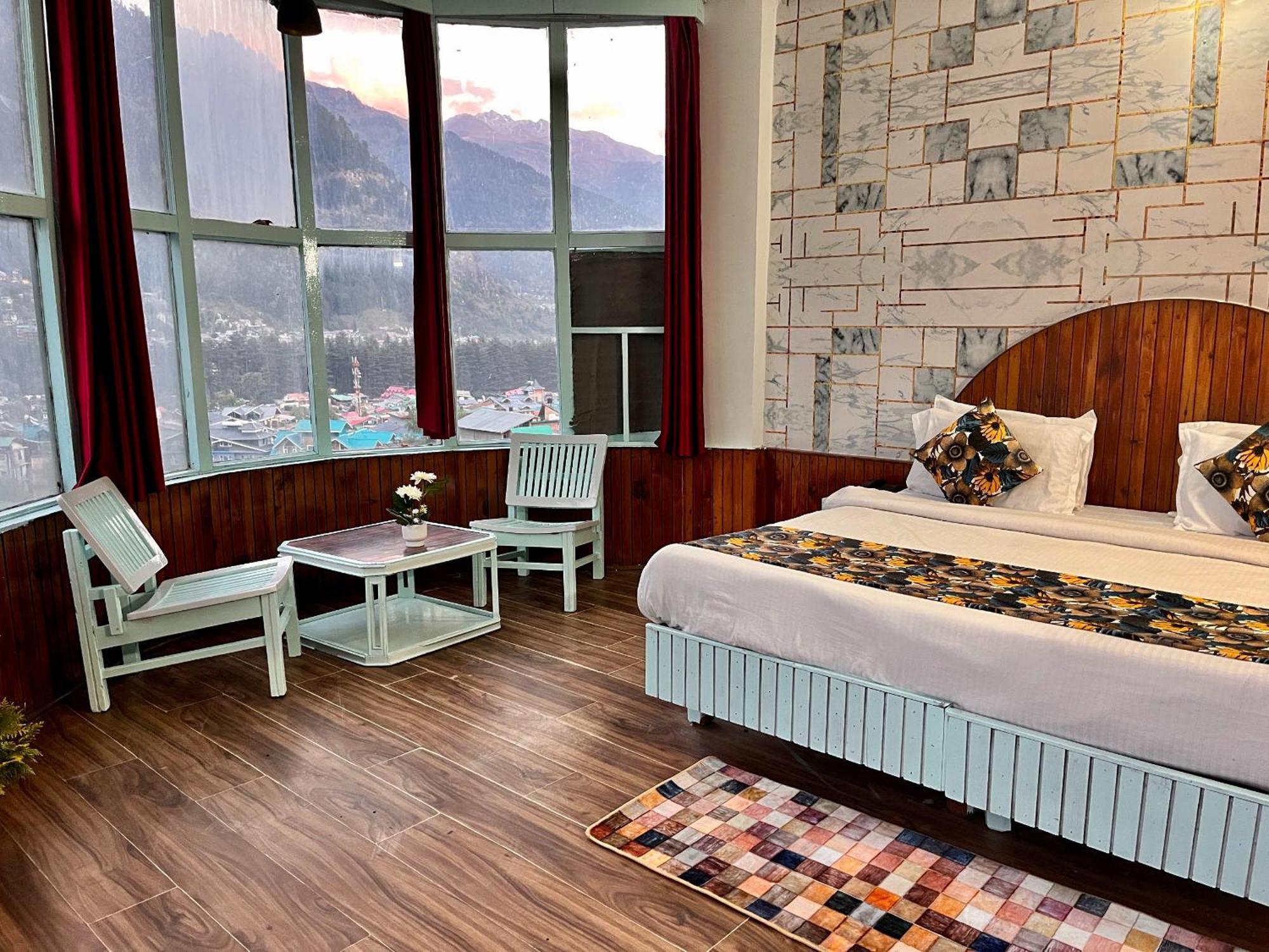 Hadimba Hill View By Hadimba Palace, Manali - Premium Room ! Family Hotel ! Parking ! Near Hadimba Temple Екстериор снимка