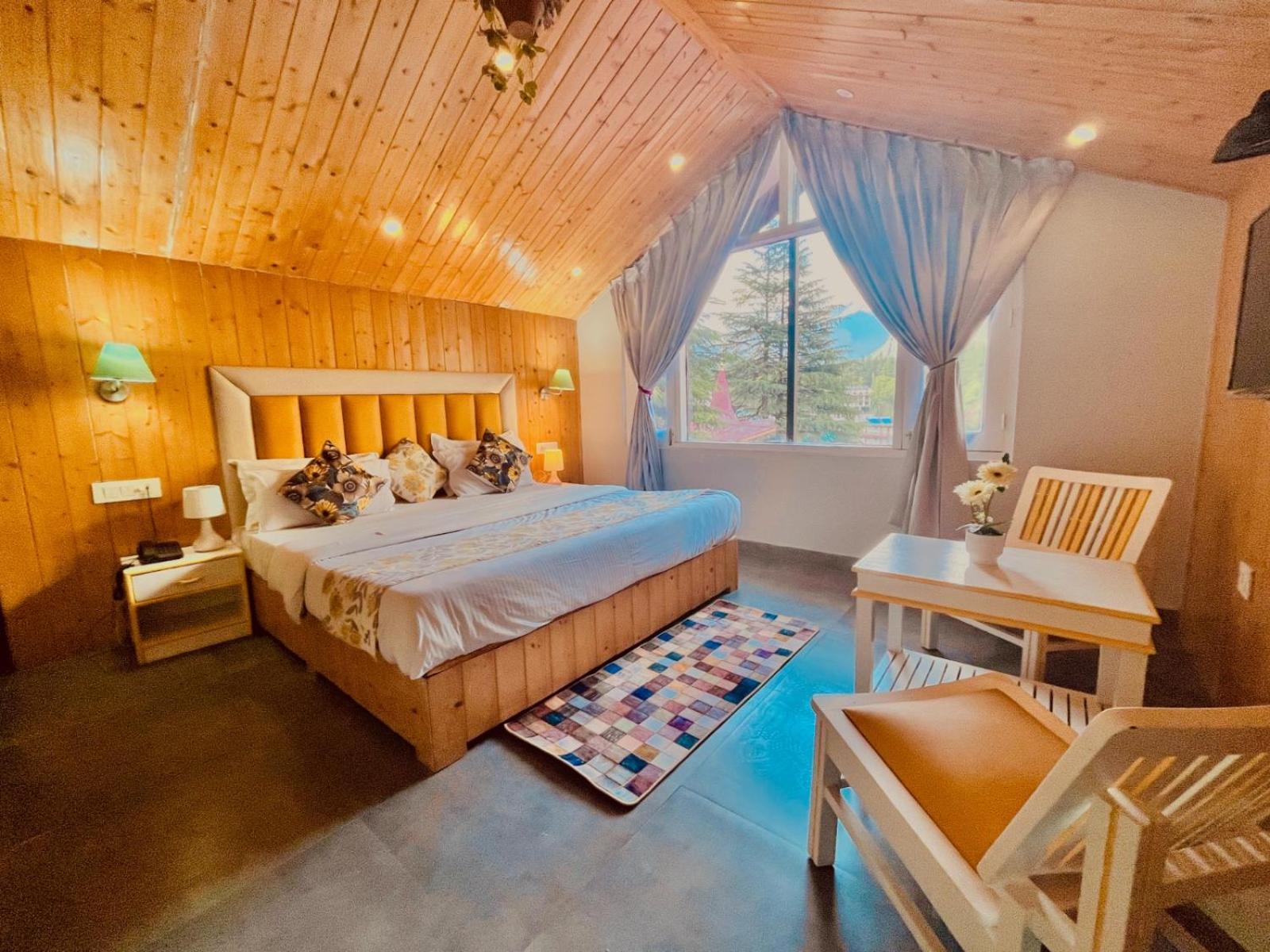 Hadimba Hill View By Hadimba Palace, Manali - Premium Room ! Family Hotel ! Parking ! Near Hadimba Temple Екстериор снимка