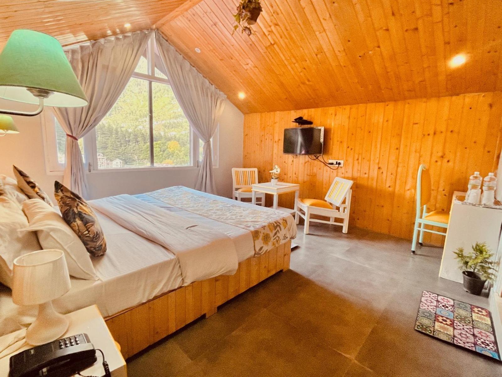 Hadimba Hill View By Hadimba Palace, Manali - Premium Room ! Family Hotel ! Parking ! Near Hadimba Temple Екстериор снимка