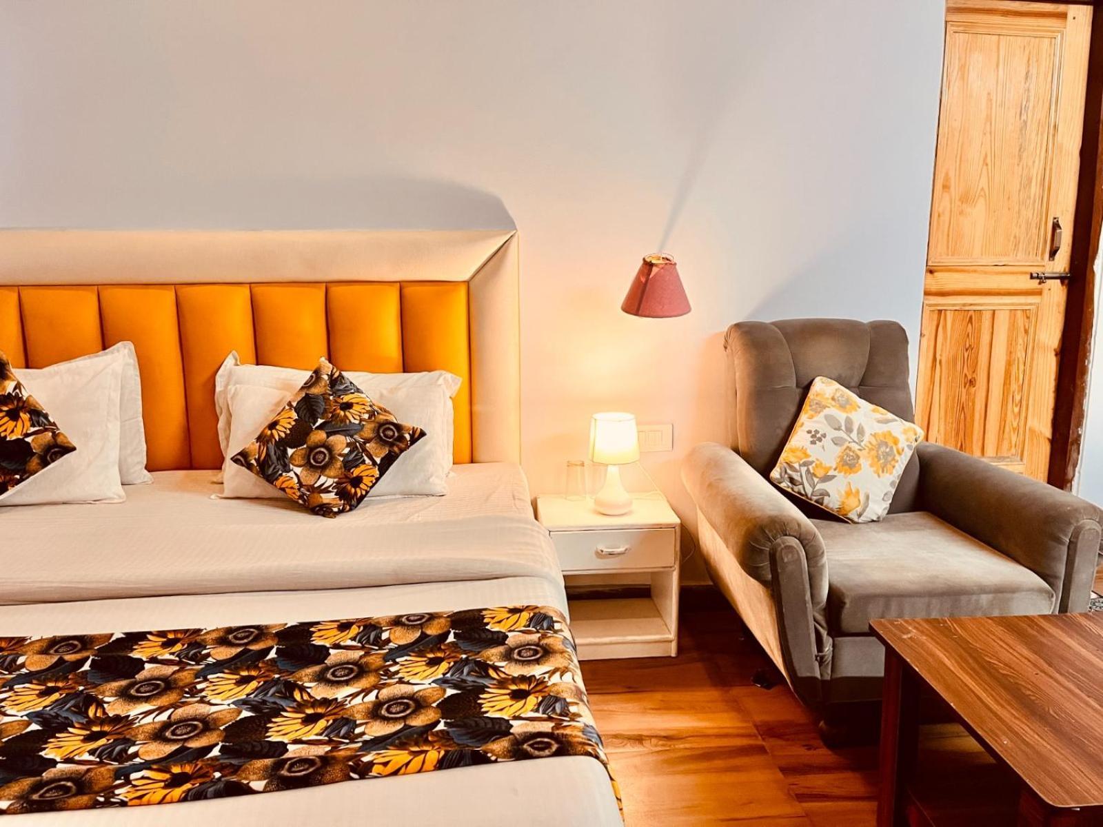 Hadimba Hill View By Hadimba Palace, Manali - Premium Room ! Family Hotel ! Parking ! Near Hadimba Temple Екстериор снимка