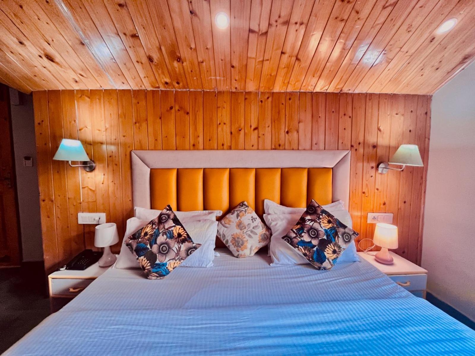 Hadimba Hill View By Hadimba Palace, Manali - Premium Room ! Family Hotel ! Parking ! Near Hadimba Temple Екстериор снимка