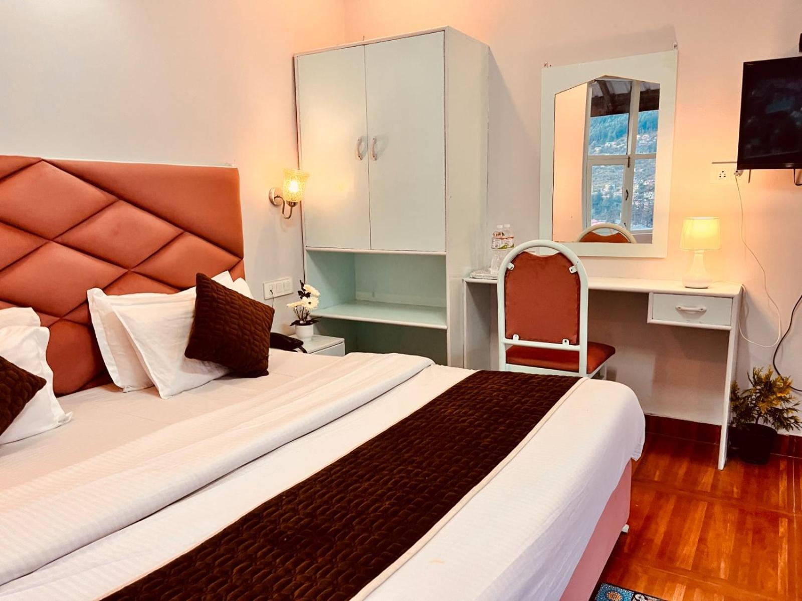 Hadimba Hill View By Hadimba Palace, Manali - Premium Room ! Family Hotel ! Parking ! Near Hadimba Temple Екстериор снимка
