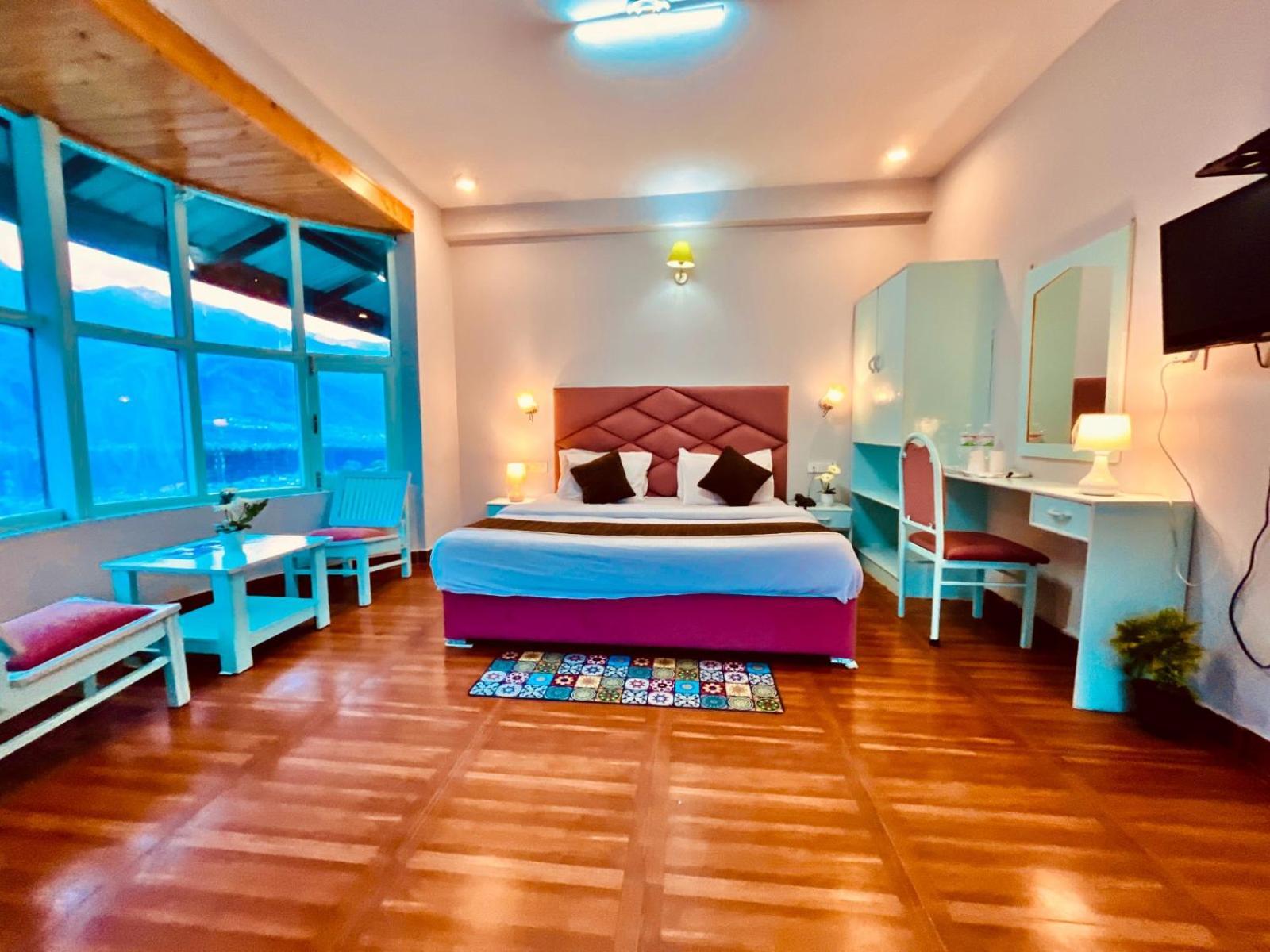 Hadimba Hill View By Hadimba Palace, Manali - Premium Room ! Family Hotel ! Parking ! Near Hadimba Temple Екстериор снимка