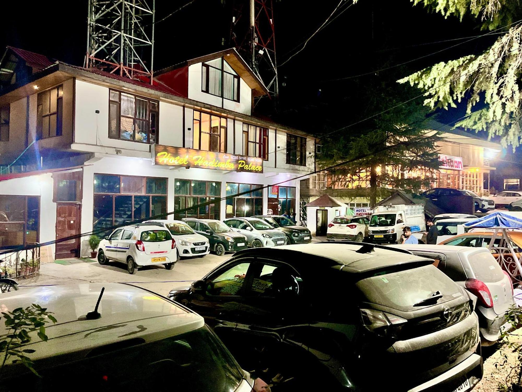 Hadimba Hill View By Hadimba Palace, Manali - Premium Room ! Family Hotel ! Parking ! Near Hadimba Temple Екстериор снимка