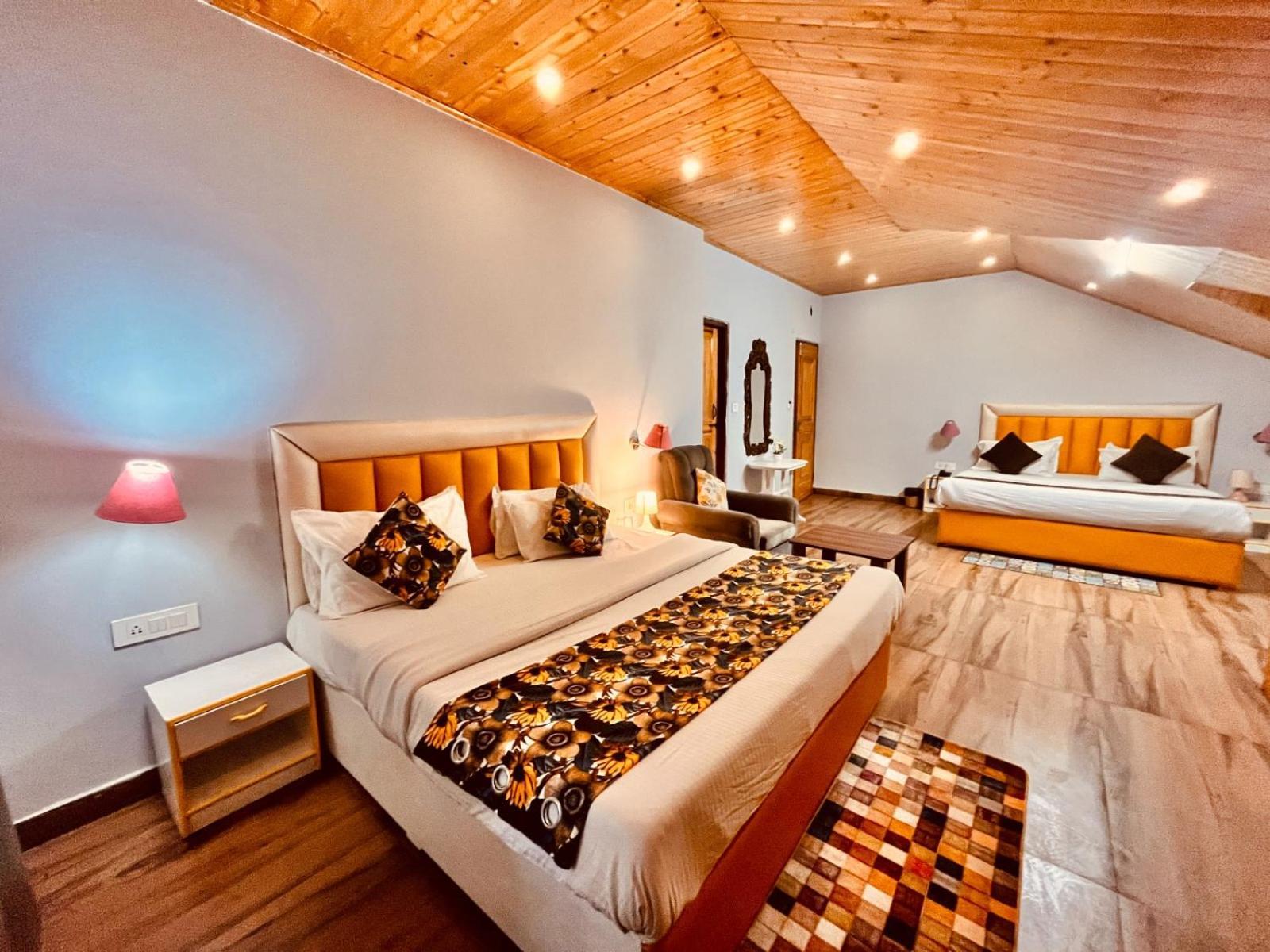 Hadimba Hill View By Hadimba Palace, Manali - Premium Room ! Family Hotel ! Parking ! Near Hadimba Temple Екстериор снимка