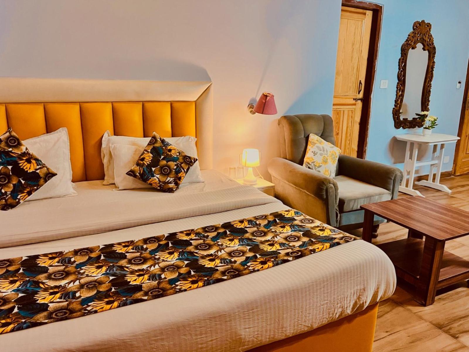Hadimba Hill View By Hadimba Palace, Manali - Premium Room ! Family Hotel ! Parking ! Near Hadimba Temple Екстериор снимка