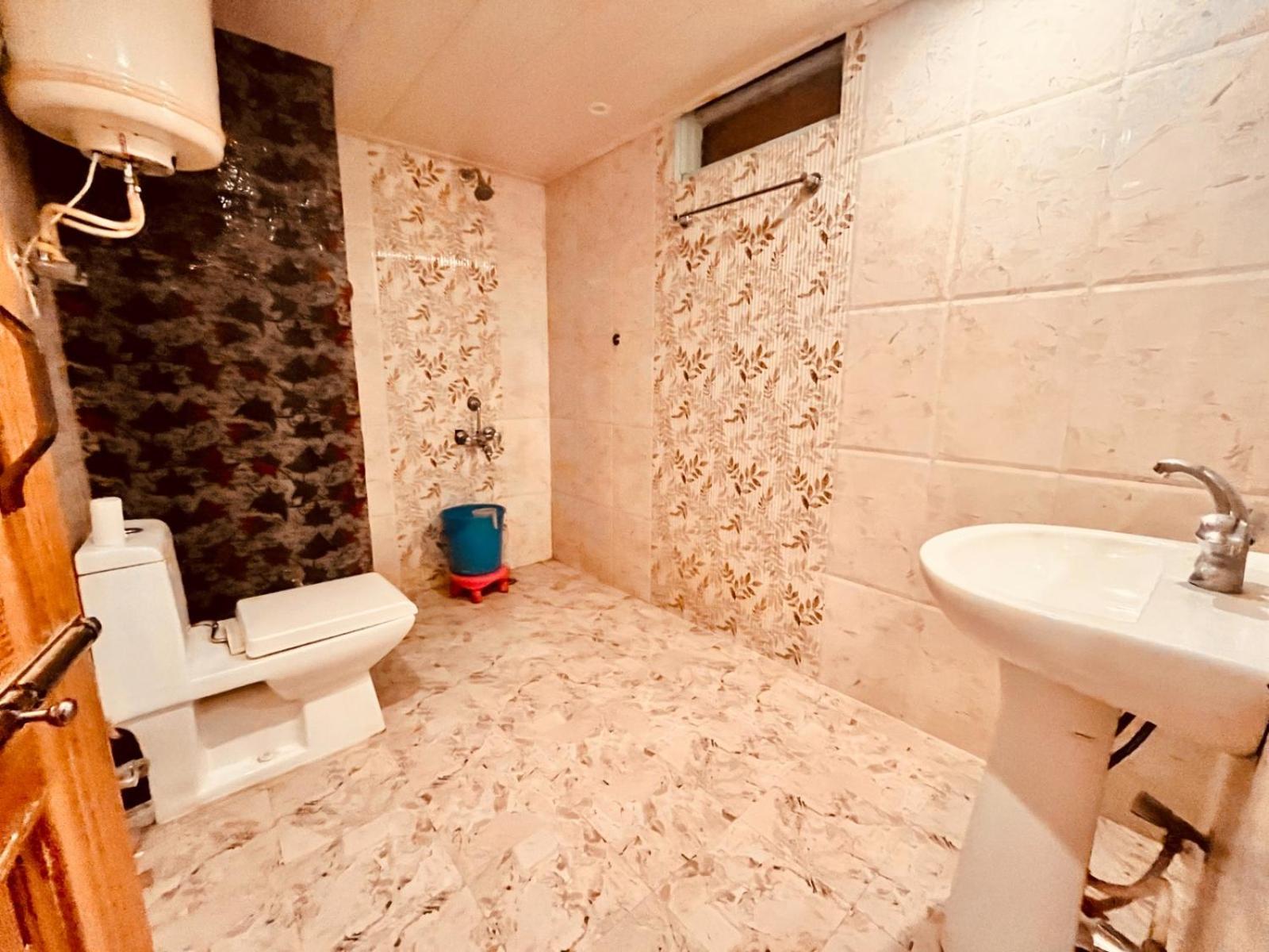 Hadimba Hill View By Hadimba Palace, Manali - Premium Room ! Family Hotel ! Parking ! Near Hadimba Temple Екстериор снимка