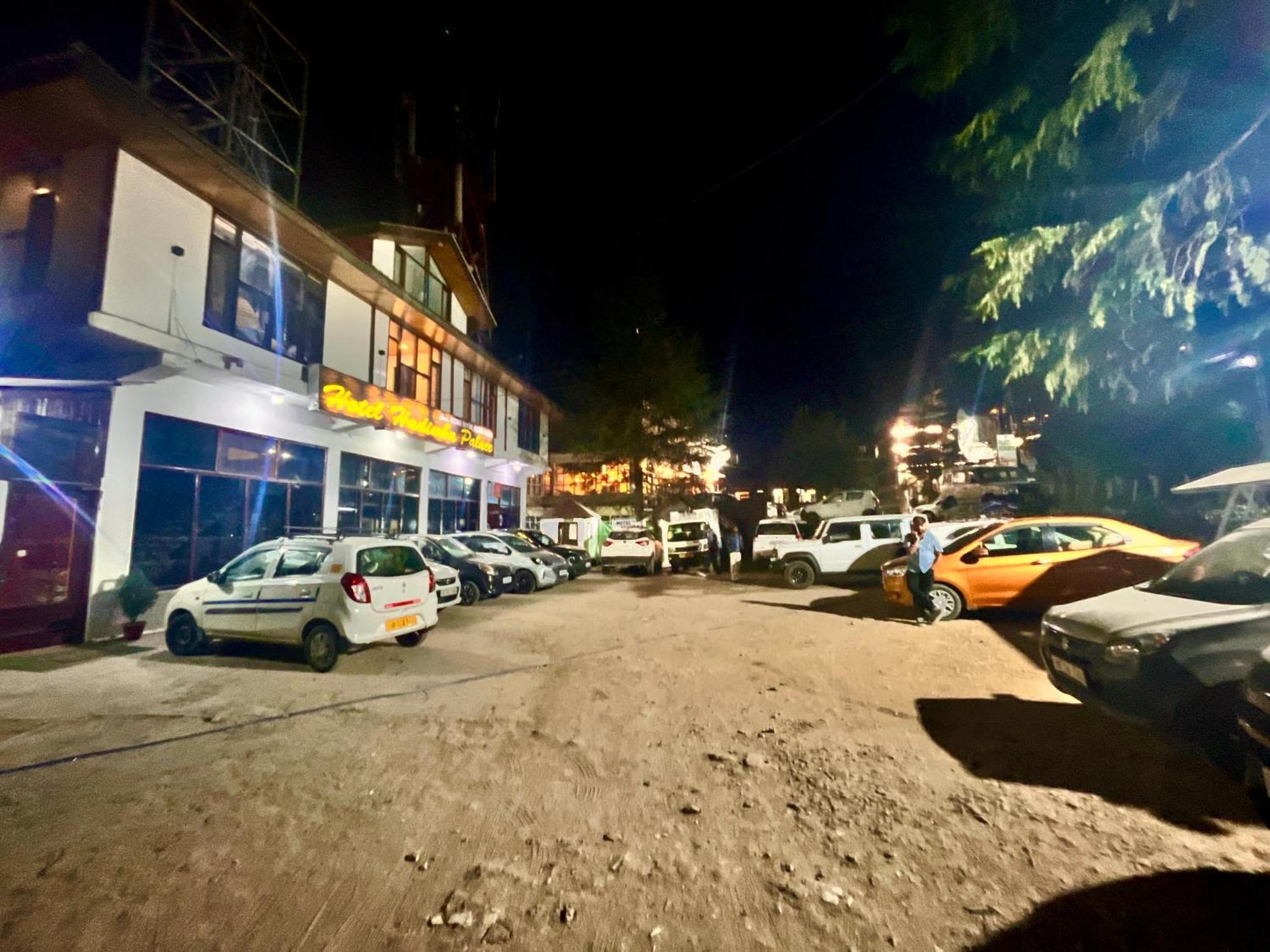 Hadimba Hill View By Hadimba Palace, Manali - Premium Room ! Family Hotel ! Parking ! Near Hadimba Temple Екстериор снимка