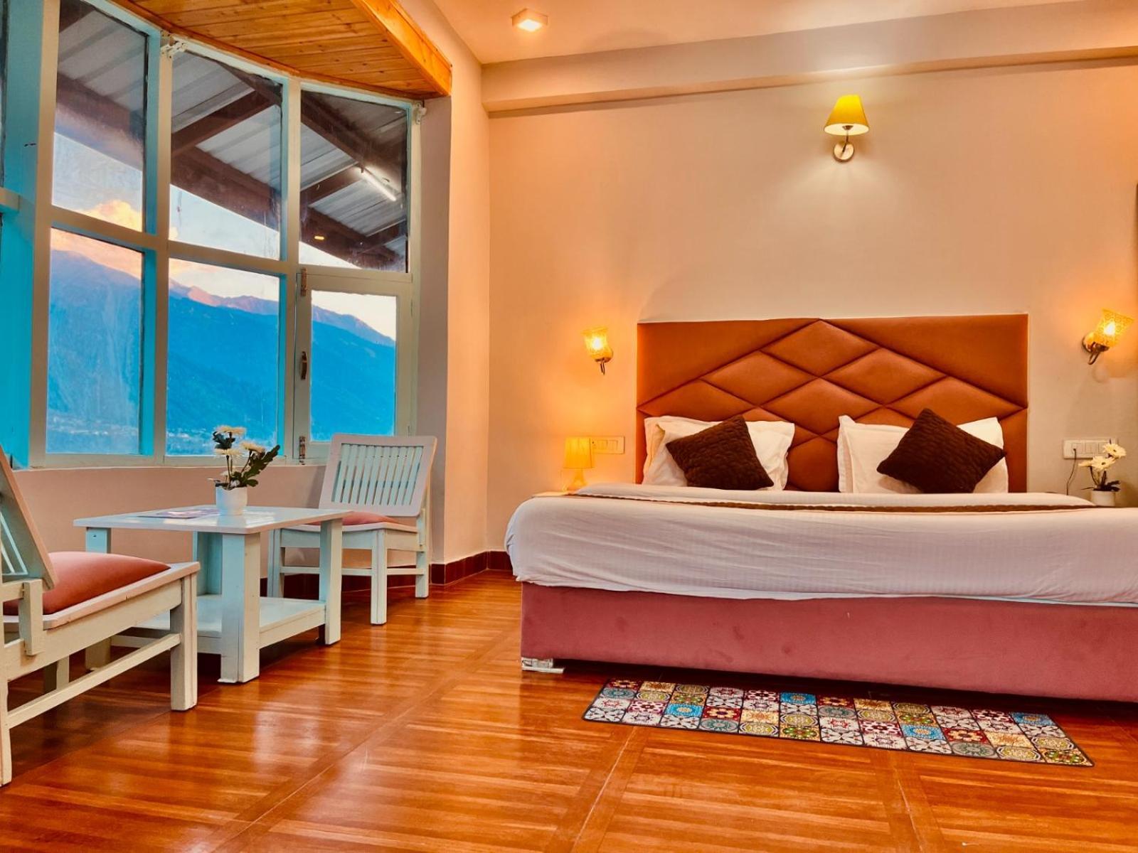 Hadimba Hill View By Hadimba Palace, Manali - Premium Room ! Family Hotel ! Parking ! Near Hadimba Temple Екстериор снимка