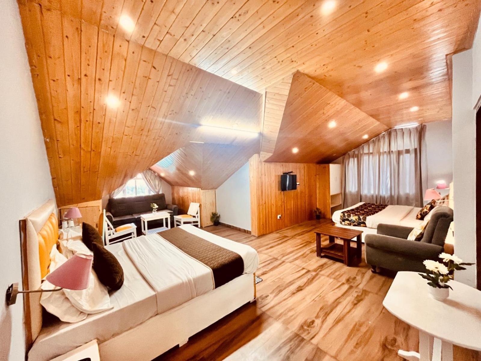 Hadimba Hill View By Hadimba Palace, Manali - Premium Room ! Family Hotel ! Parking ! Near Hadimba Temple Екстериор снимка