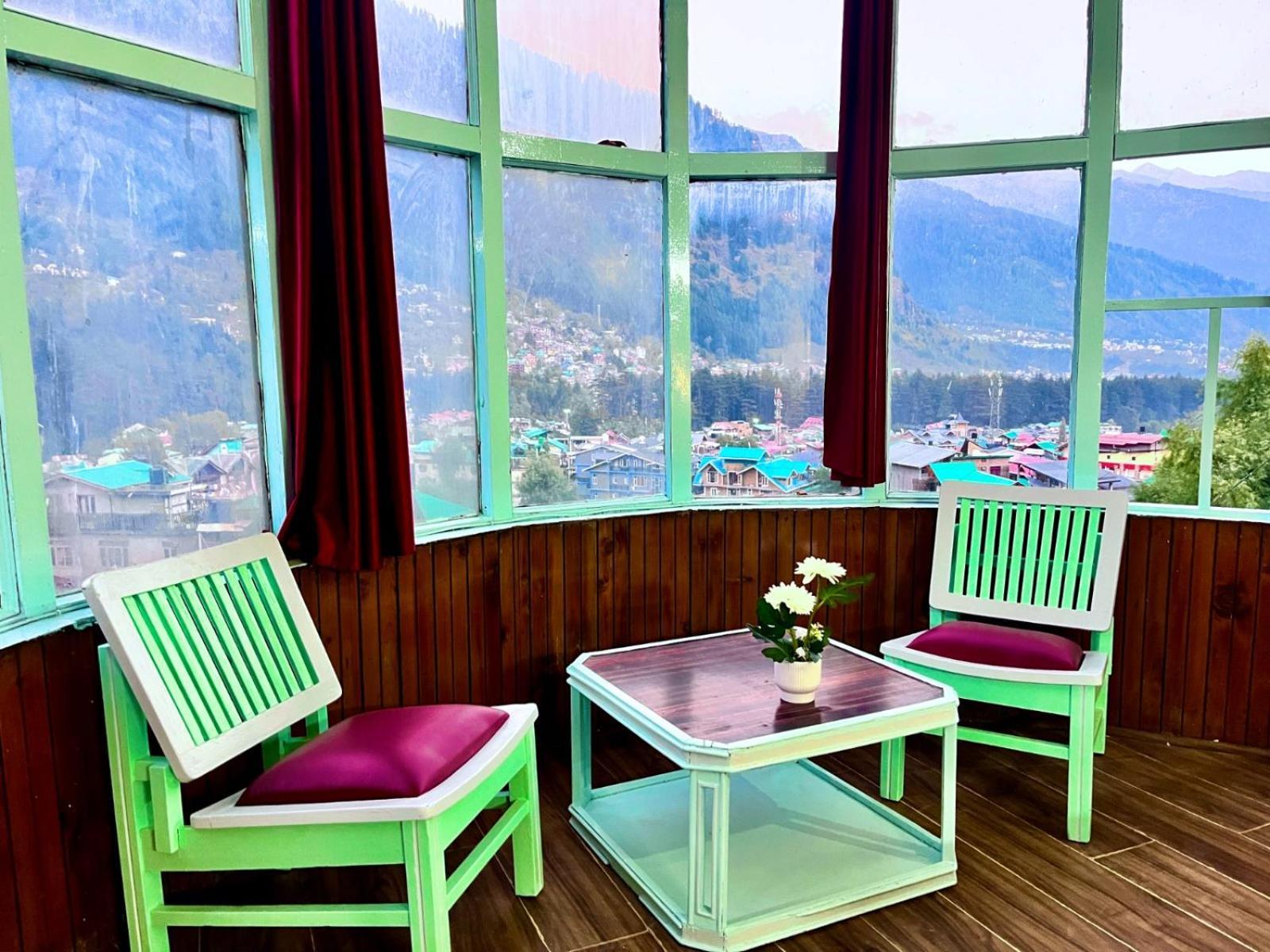 Hadimba Hill View By Hadimba Palace, Manali - Premium Room ! Family Hotel ! Parking ! Near Hadimba Temple Екстериор снимка