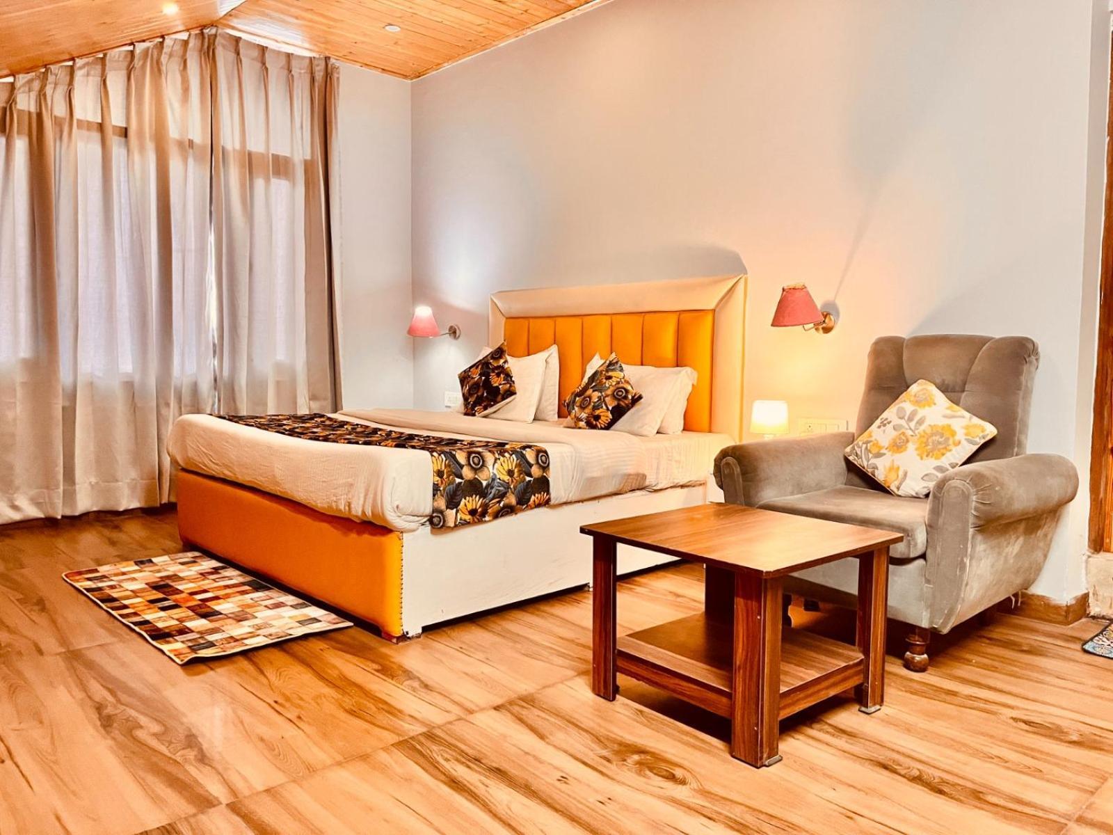 Hadimba Hill View By Hadimba Palace, Manali - Premium Room ! Family Hotel ! Parking ! Near Hadimba Temple Екстериор снимка